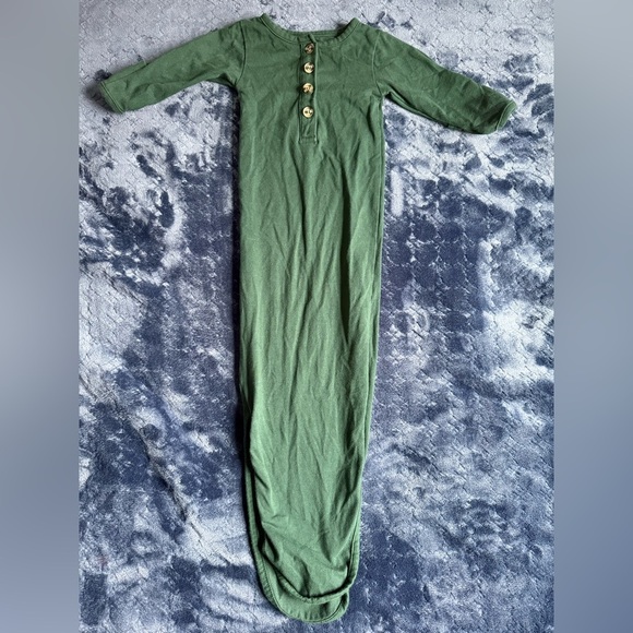 Fawn & Foster Green Infant Knotted Gown 0-3 months - Picture 2 of 5